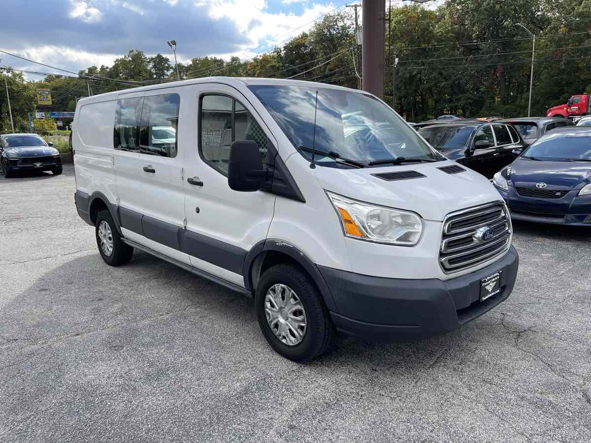 2016 Ford Transit Base's photo
