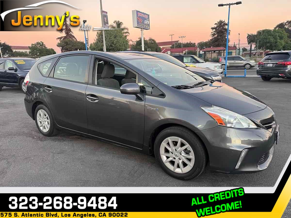 2013 Toyota Prius v Three's photo