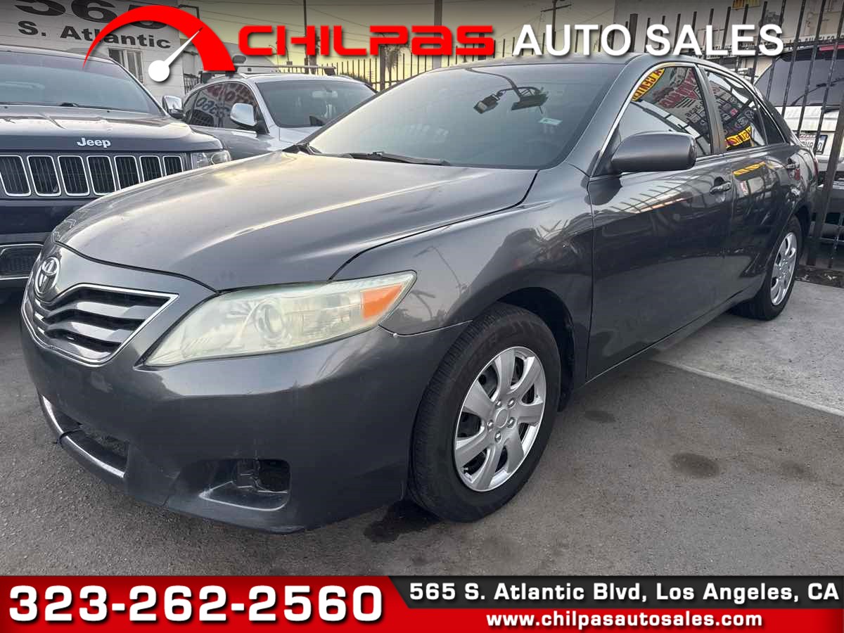 2010 Toyota Camry LE's photo