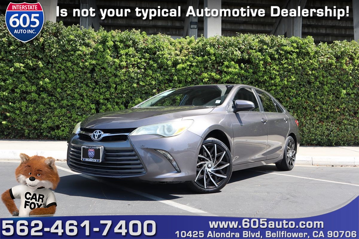 2015 Toyota Camry LE's photo