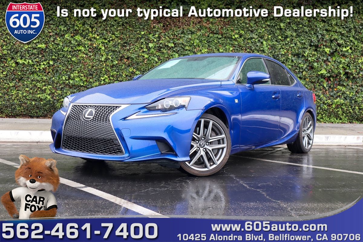 2016 Lexus IS 200t's photo