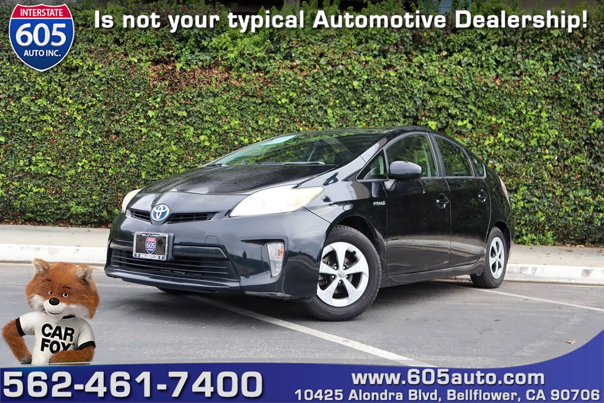 2013 Toyota Prius Two's photo