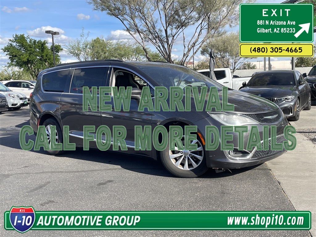 2017 Chrysler Pacifica Touring-L's photo