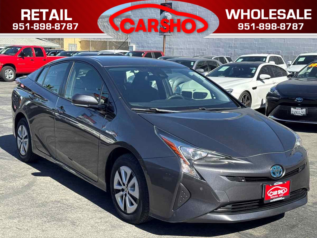 2017 Toyota Prius Two's photo