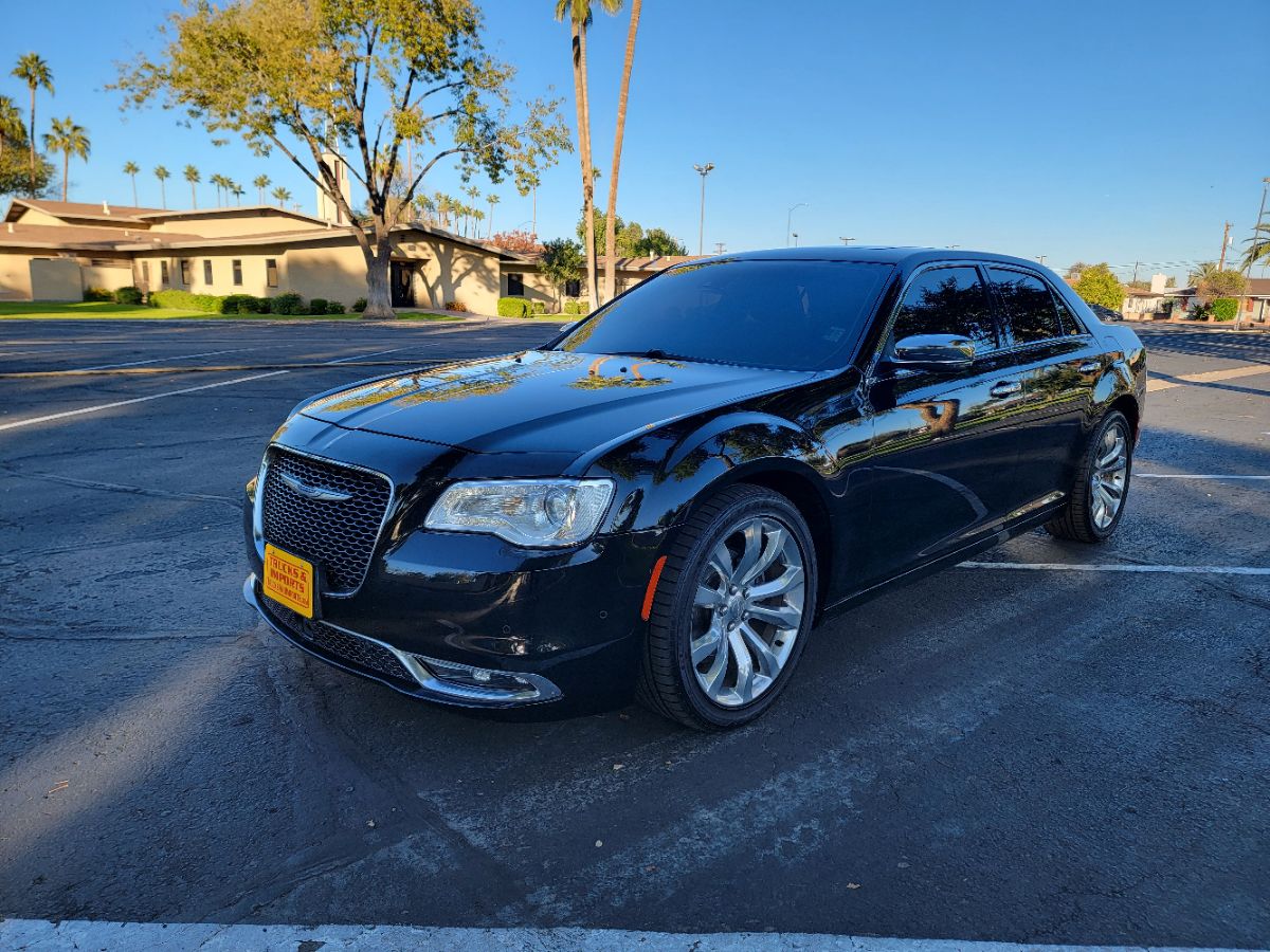 2019 Chrysler 300 Limited's photo