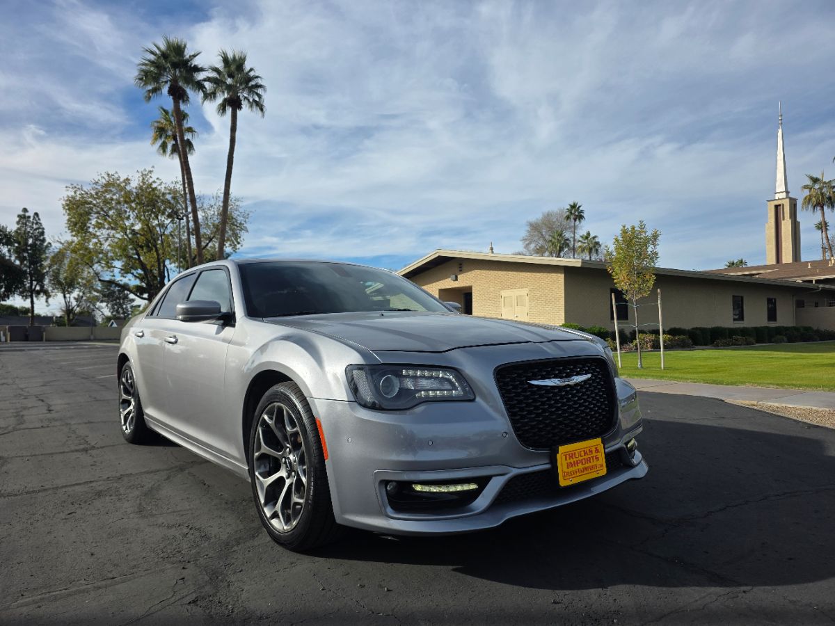 2018 Chrysler 300 S's photo