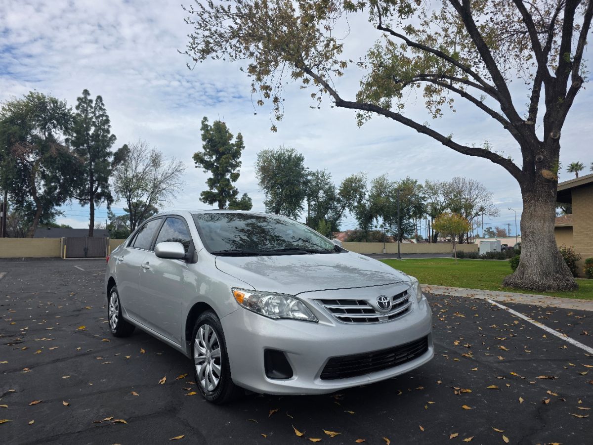 2013 Toyota Corolla LE's photo
