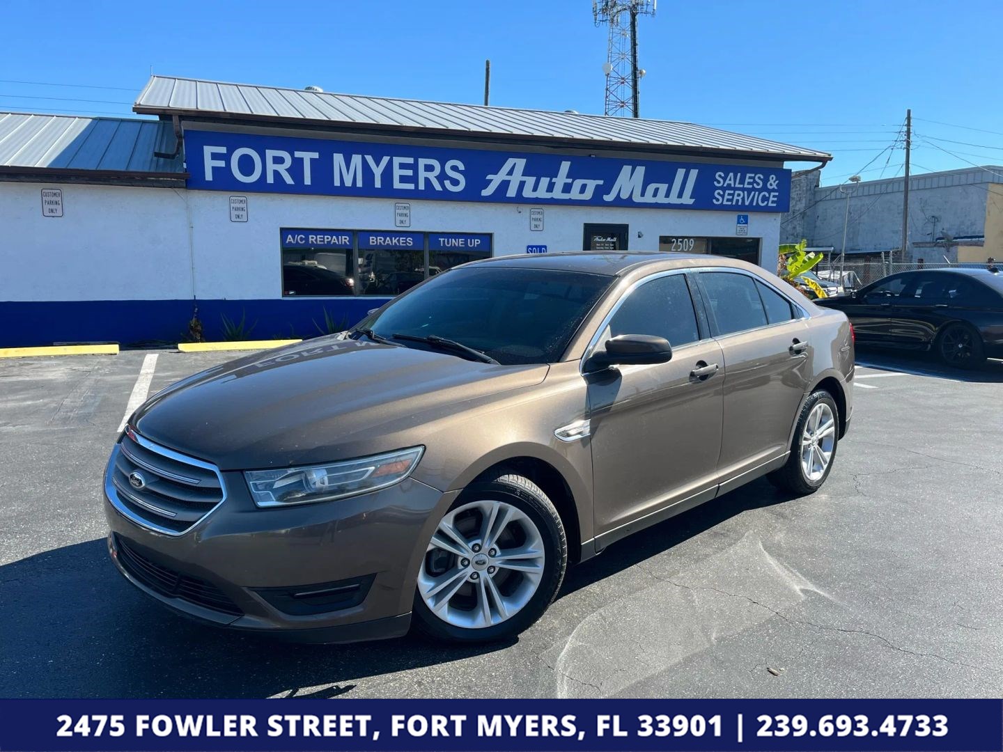 2015 Ford Taurus SEL's photo