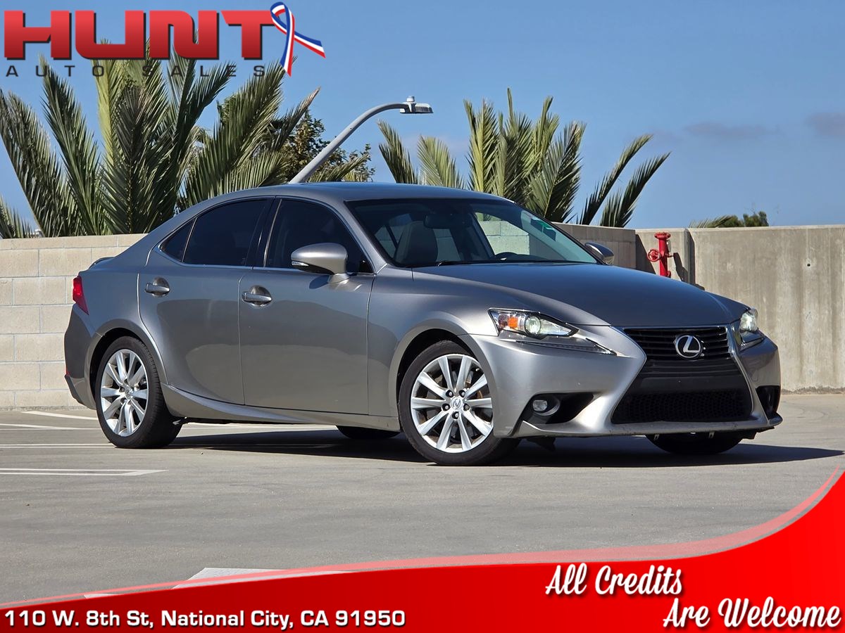 2016 Lexus IS 200t's photo