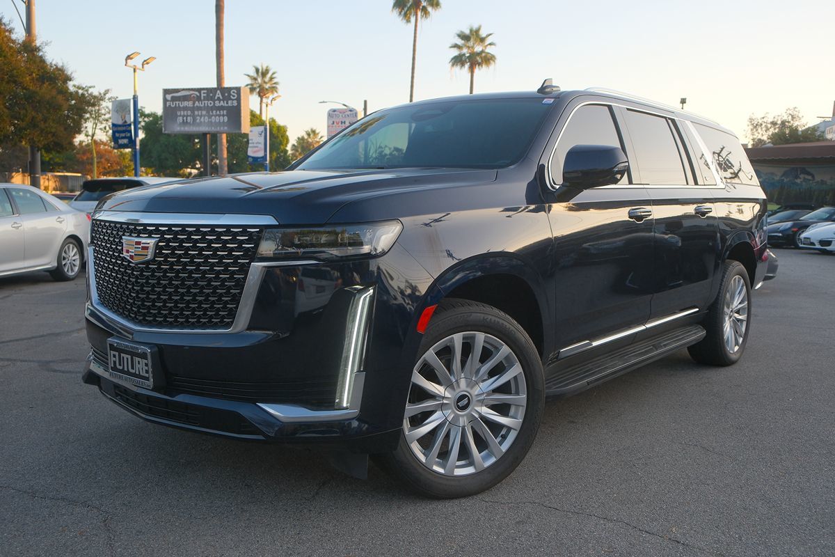 2022 Cadillac Escalade ESV Luxury's photo