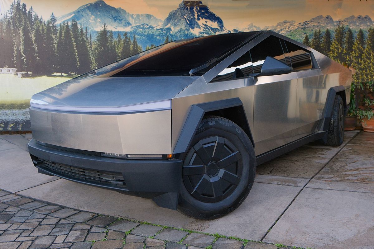 2024 Tesla Cybertruck Base's photo