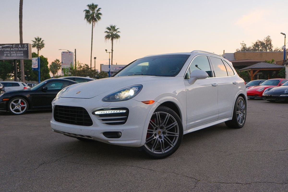 2014 Porsche Cayenne GTS's photo