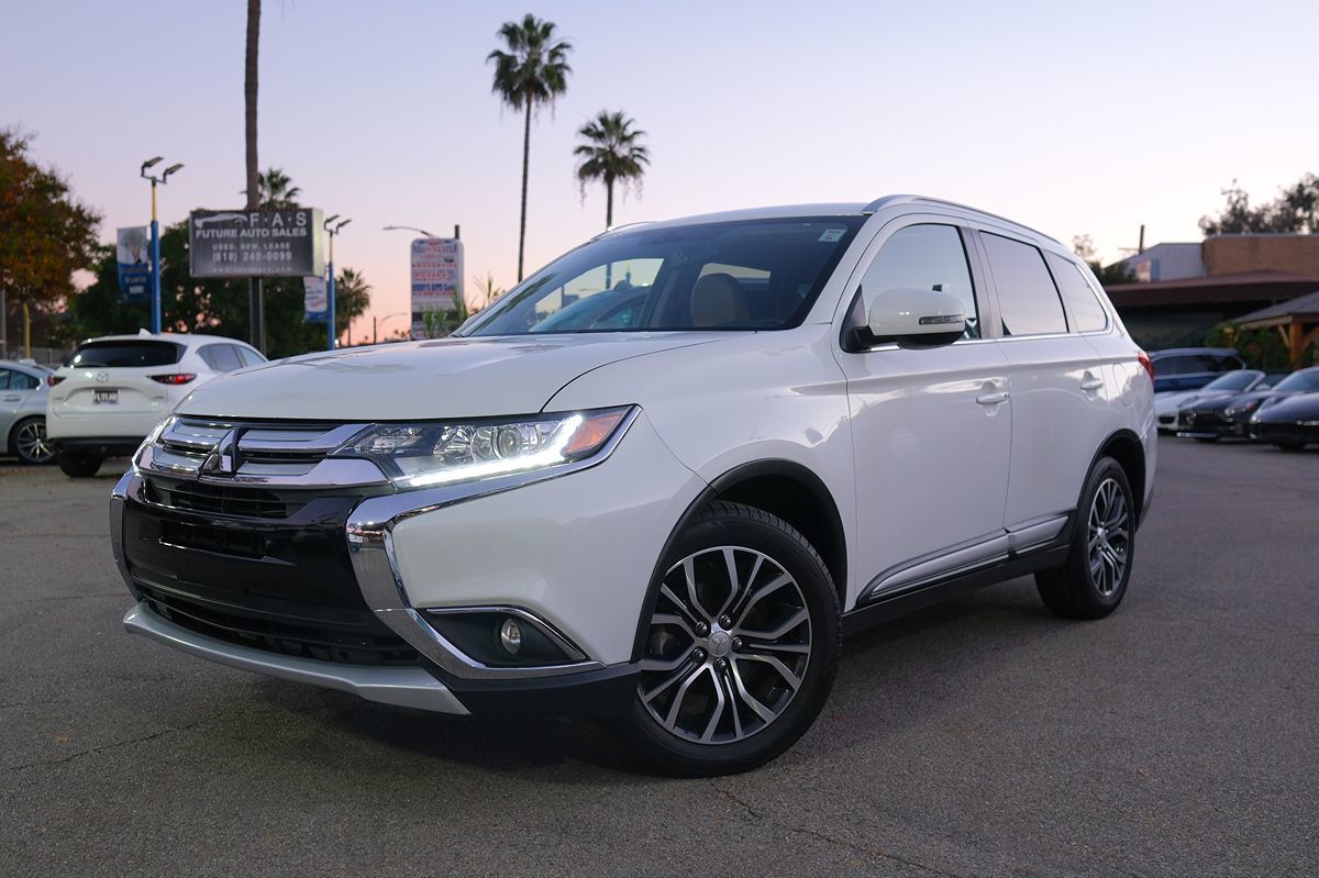 2017 Mitsubishi Outlander SEL's photo