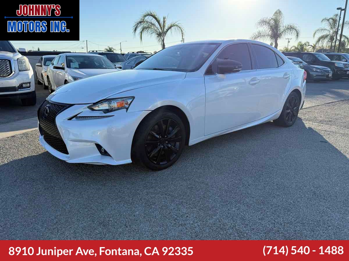 2016 Lexus IS 200t's photo