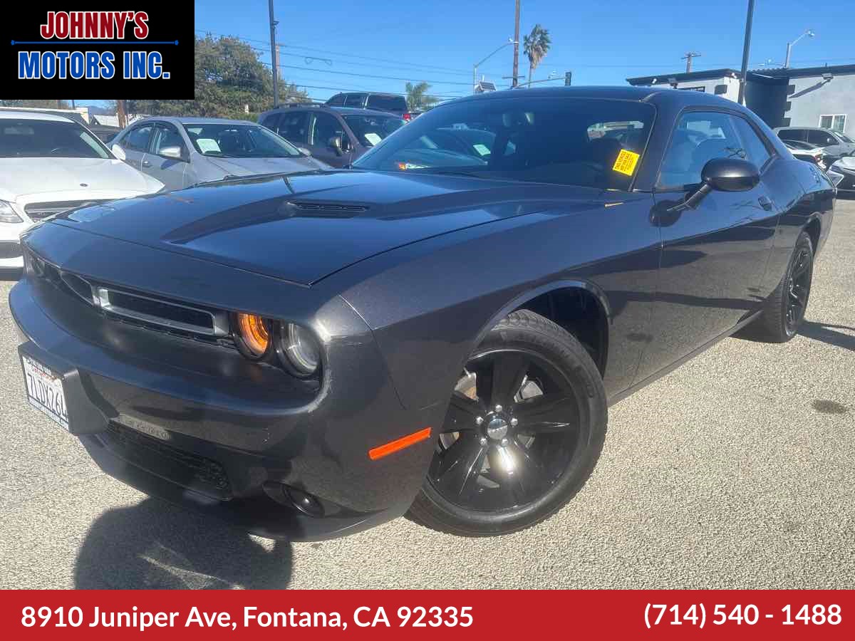 2015 Dodge Challenger SXT's photo