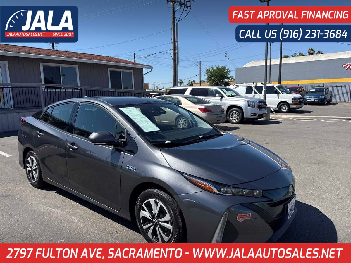 2017 Toyota Prius Prime Premium's photo