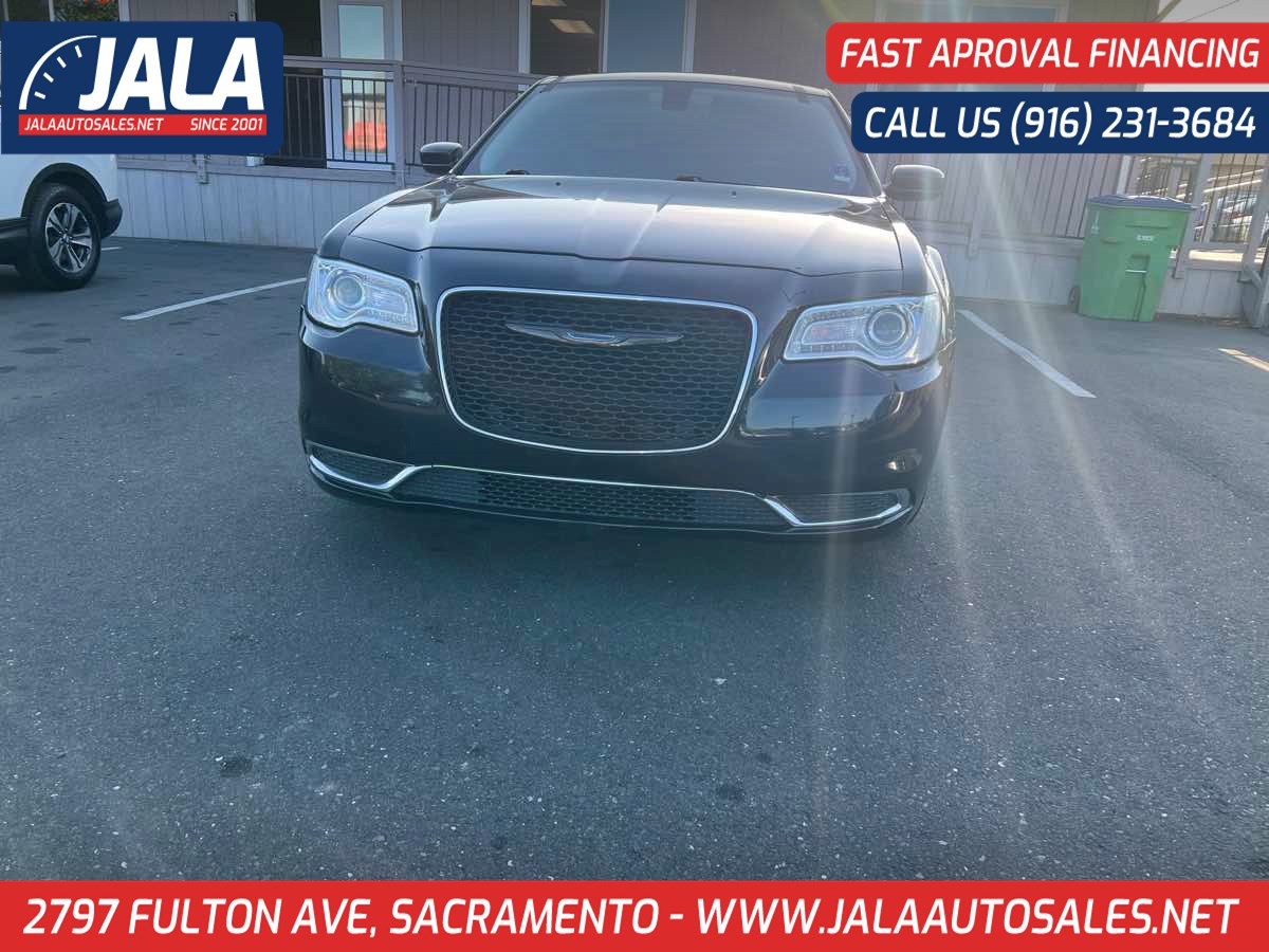 2015 Chrysler 300 Limited's photo