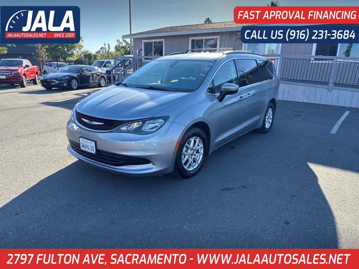 2020 Chrysler Voyager's photo