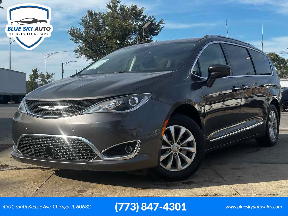 2019 Chrysler Pacifica Touring L's photo