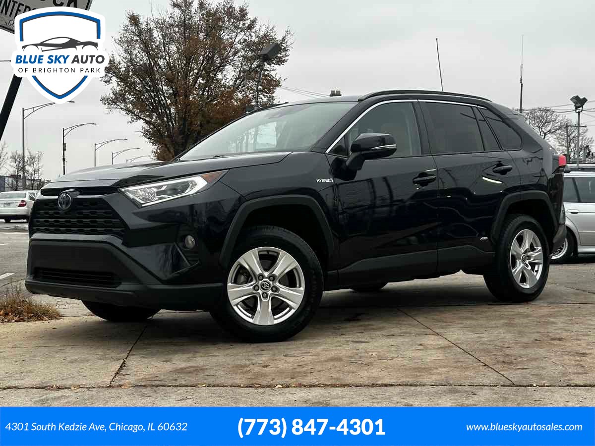 2021 Toyota RAV4 XLE's photo