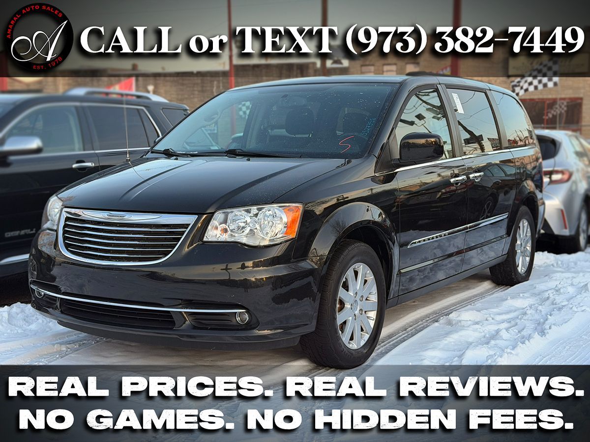 2015 Chrysler Town & Country Touring's photo