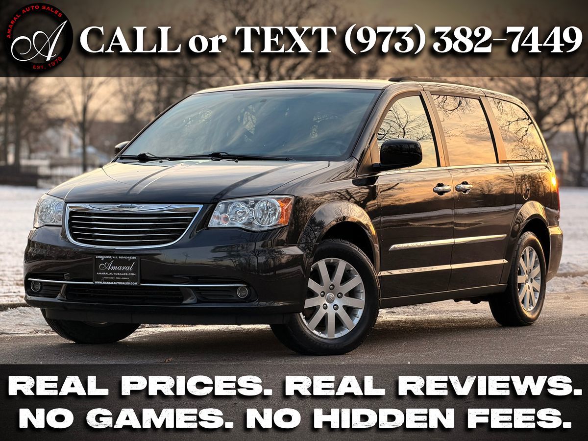 2015 Chrysler Town & Country Touring's photo