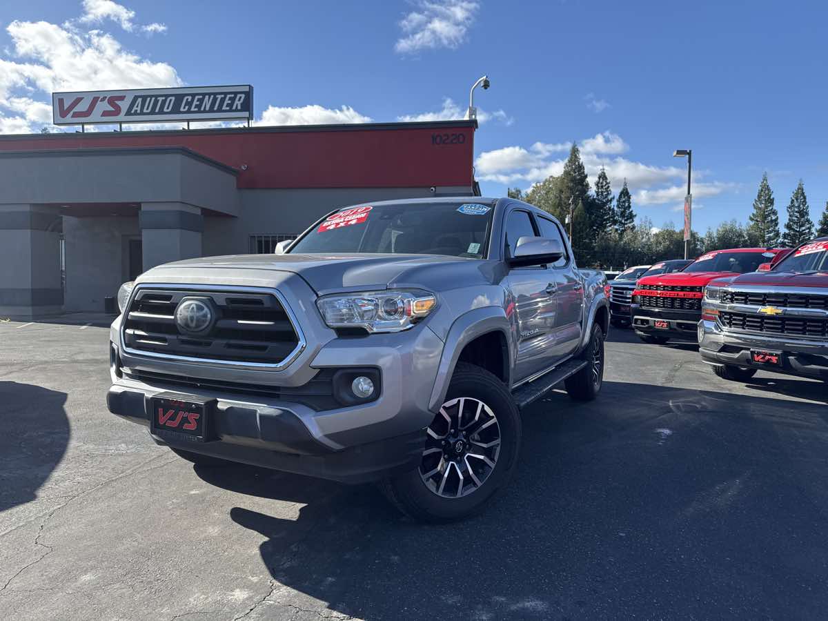 2019 Toyota Tacoma SR5's photo