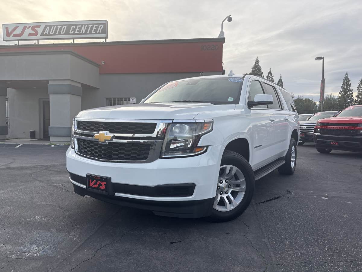 2018 Chevrolet Suburban LT's photo