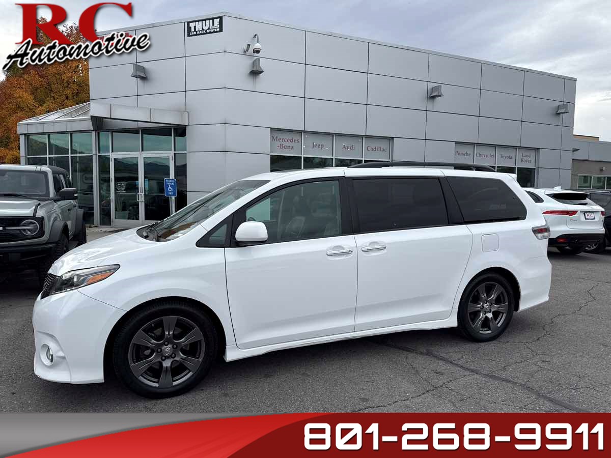 2017 Toyota Sienna SE's photo