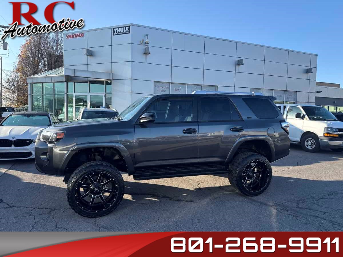 2018 Toyota 4Runner SR5's photo