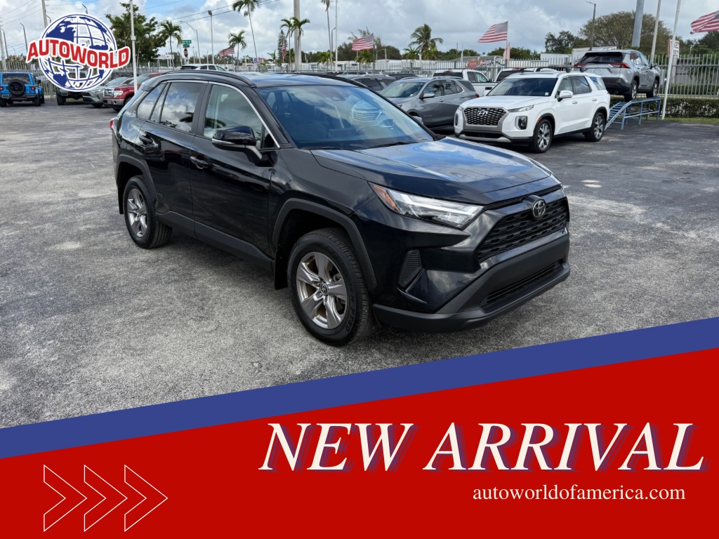 2024 Toyota RAV4 XLE's photo