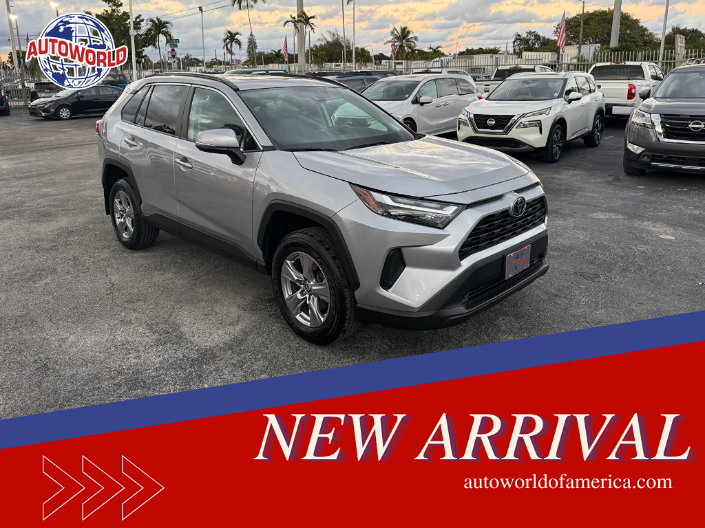 2022 Toyota RAV4 XLE's photo