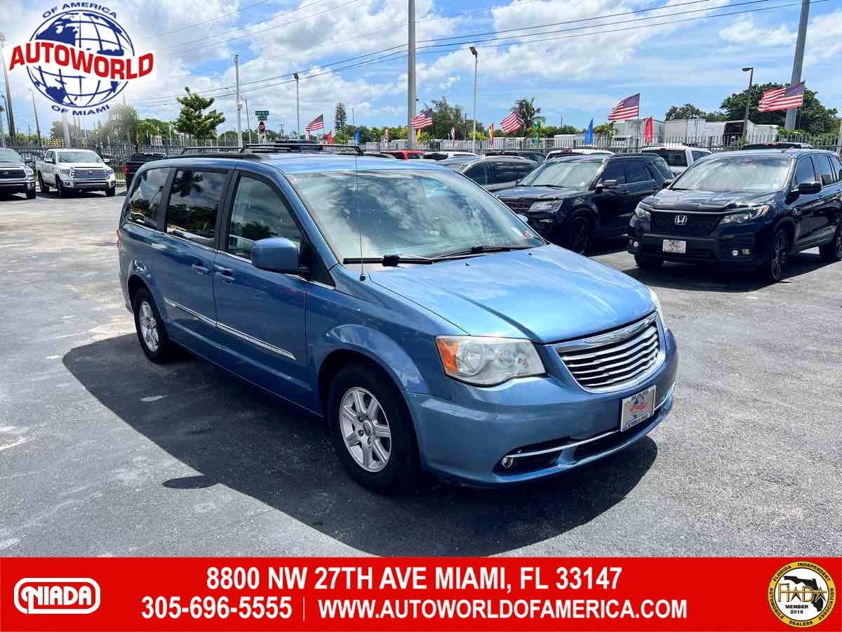 2012 Chrysler Town & Country Touring
