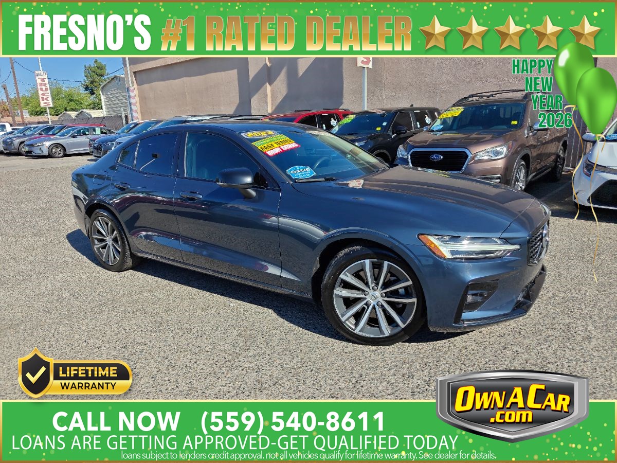 2022 Volvo S60 Momentum's photo