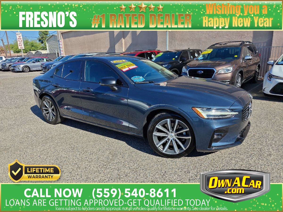 2022 Volvo S60 Momentum's photo