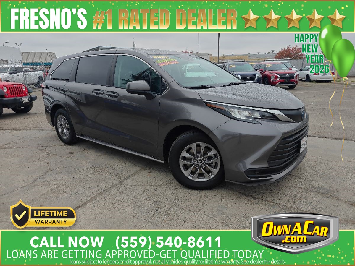 2022 Toyota Sienna LE's photo