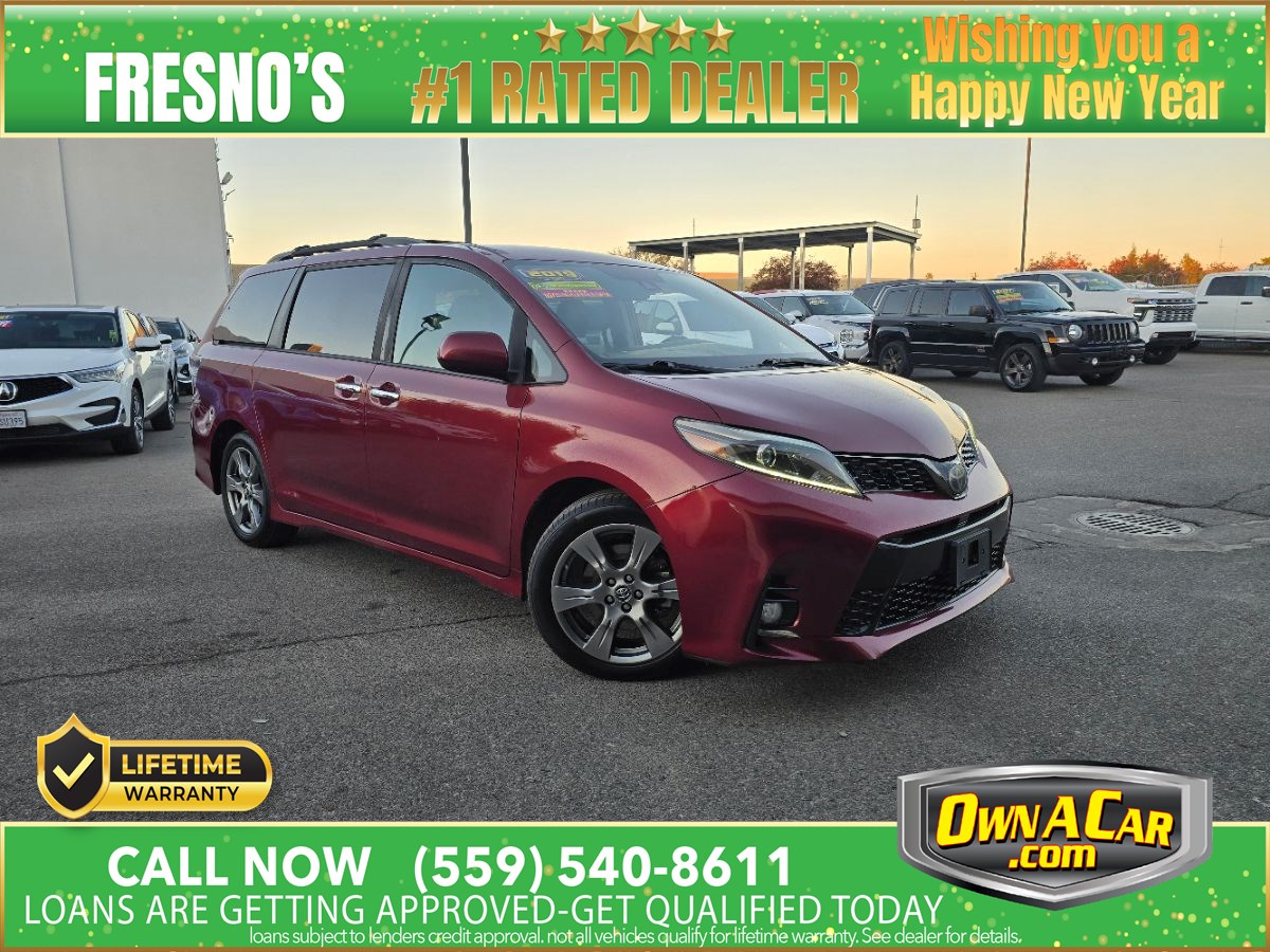 2019 Toyota Sienna SE's photo