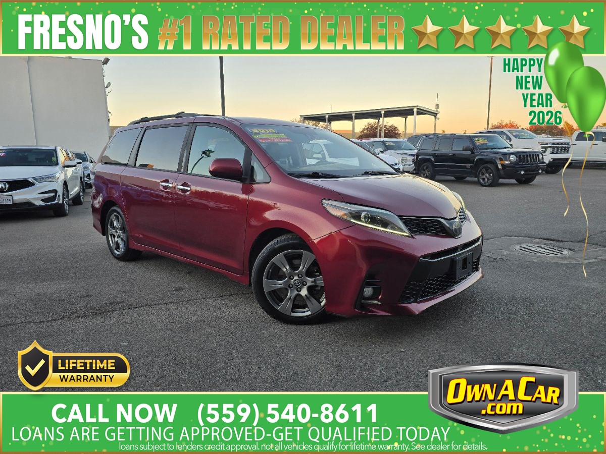 2019 Toyota Sienna SE's photo