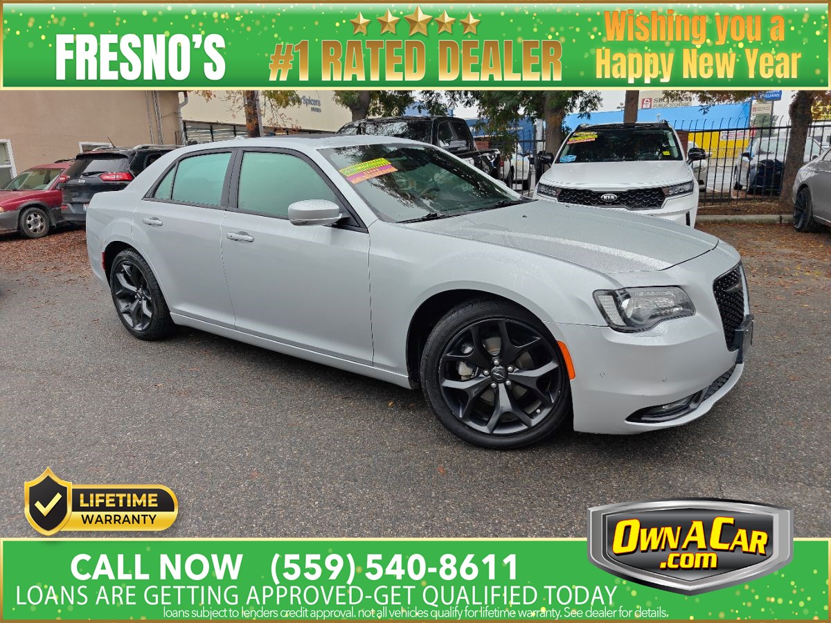 2023 Chrysler 300 S's photo