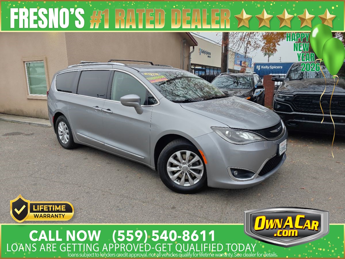 2018 Chrysler Pacifica Touring L's photo