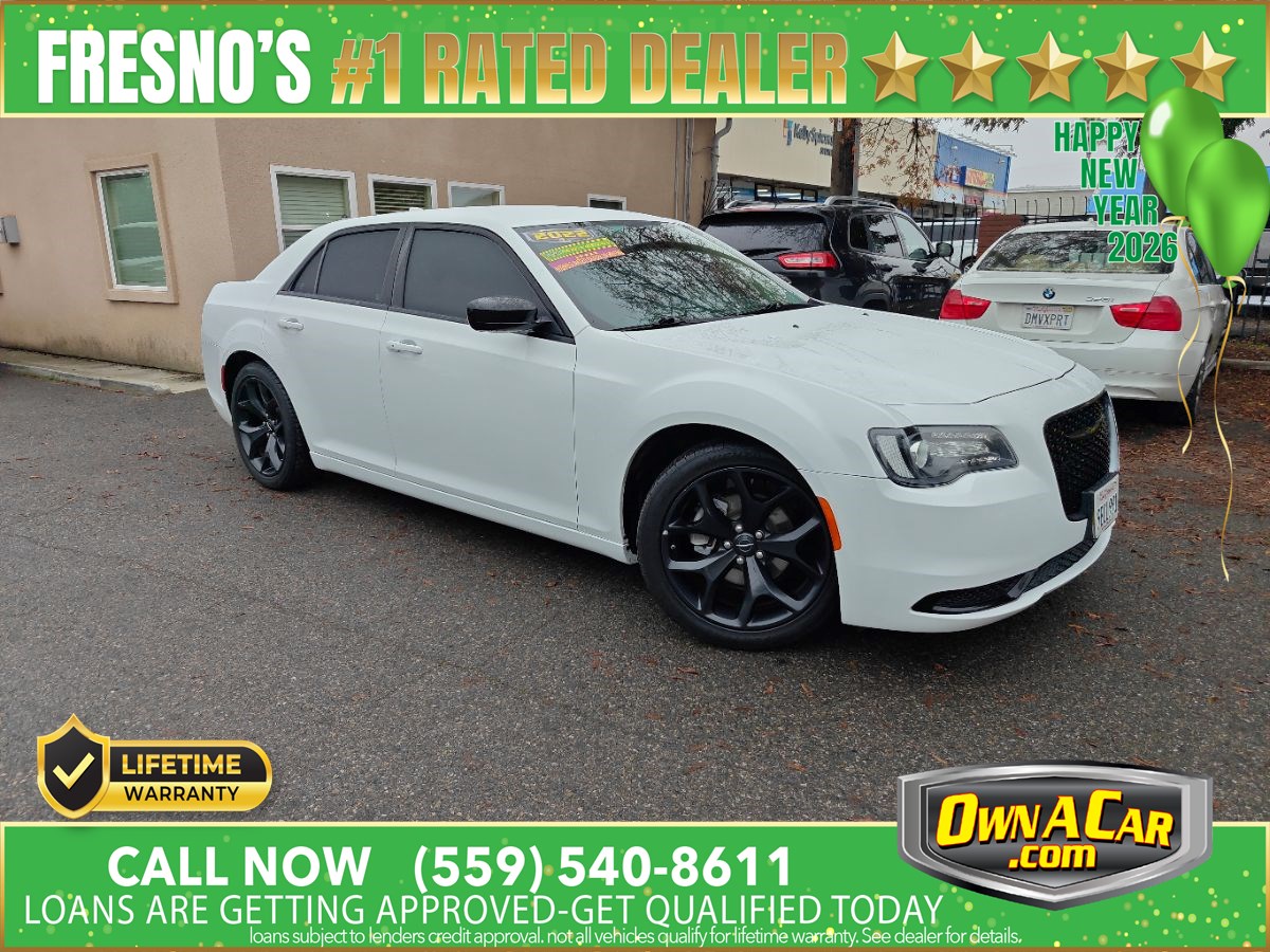 2022 Chrysler 300 Touring's photo