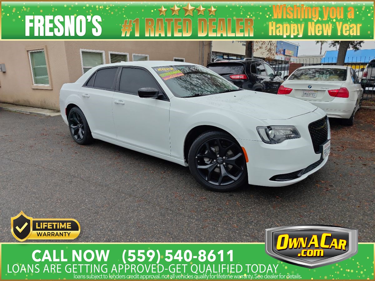 2022 Chrysler 300 Touring's photo