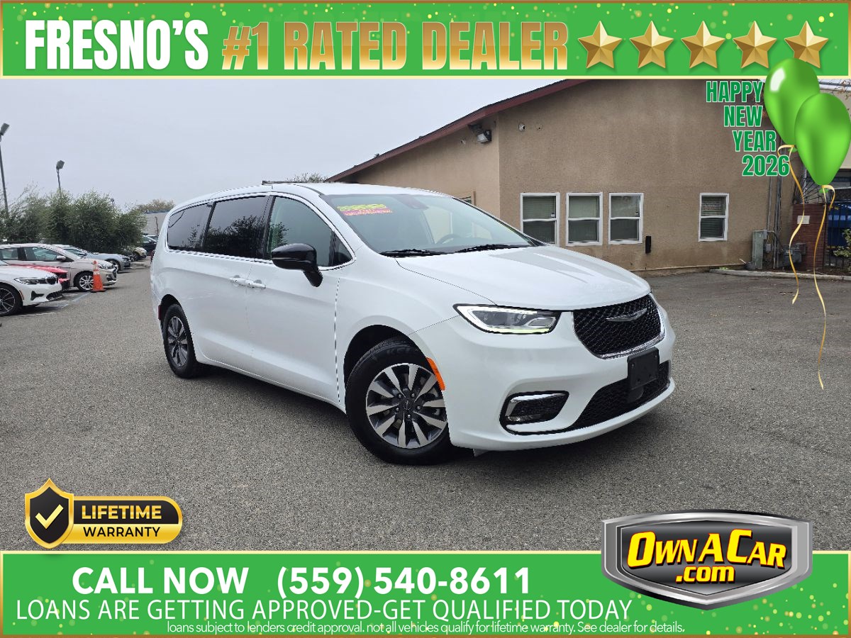 2024 Chrysler Pacifica PHEV Select's photo