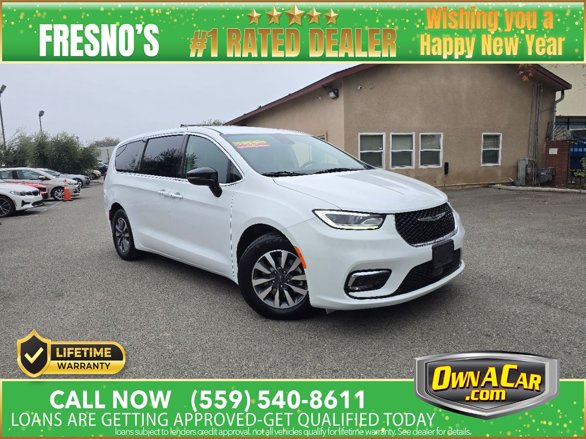 2024 Chrysler Pacifica PHEV Select's photo