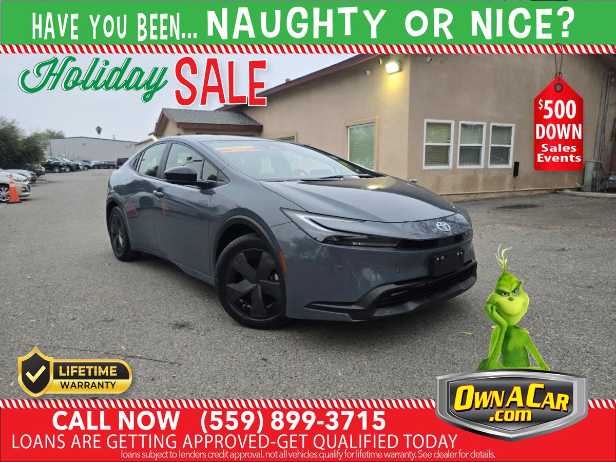 2024 Toyota Prius LE's photo