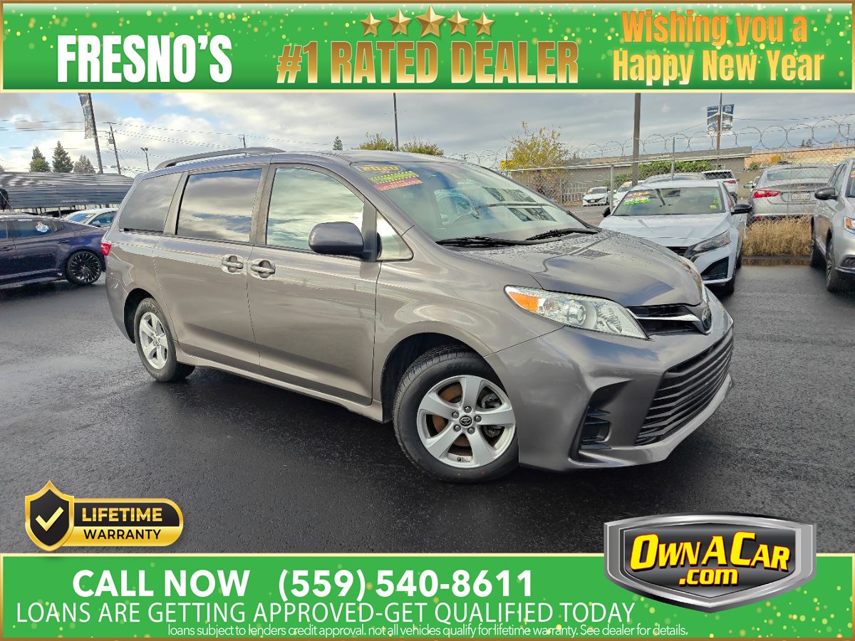 2020 Toyota Sienna LE's photo