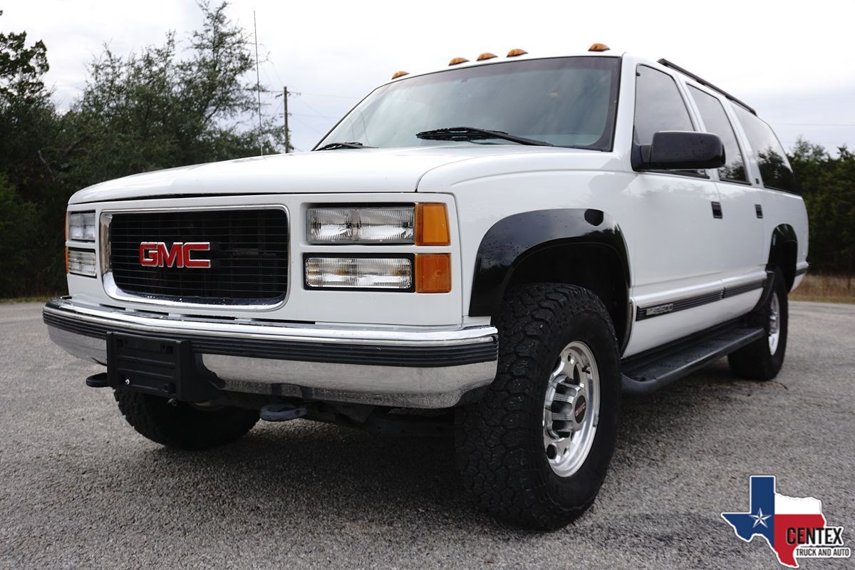 1996 GMC Suburban's photo