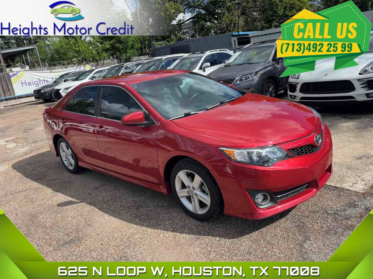 2012 Toyota Camry SE's photo