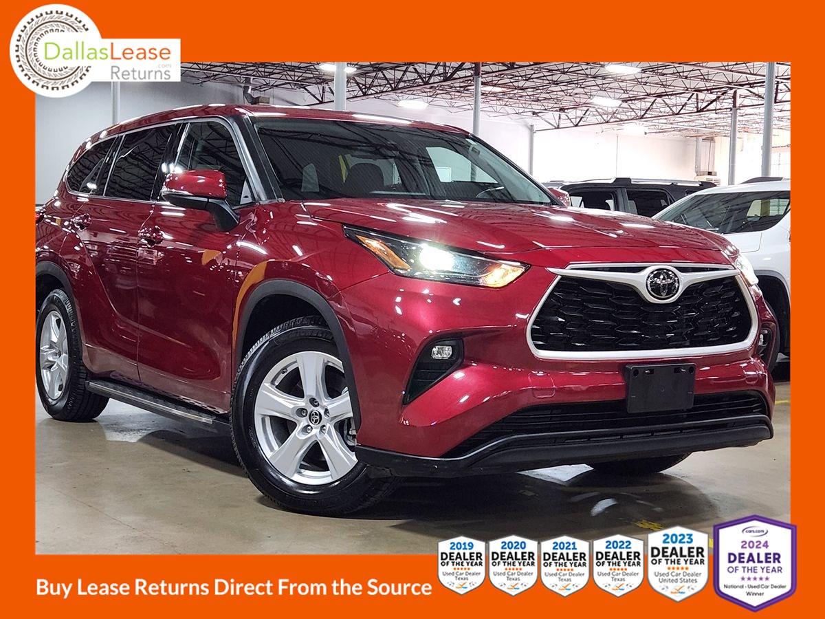 2022 Toyota Highlander LE's photo