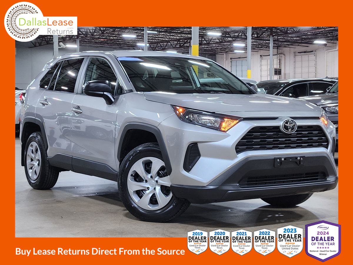 2022 Toyota RAV4 LE's photo